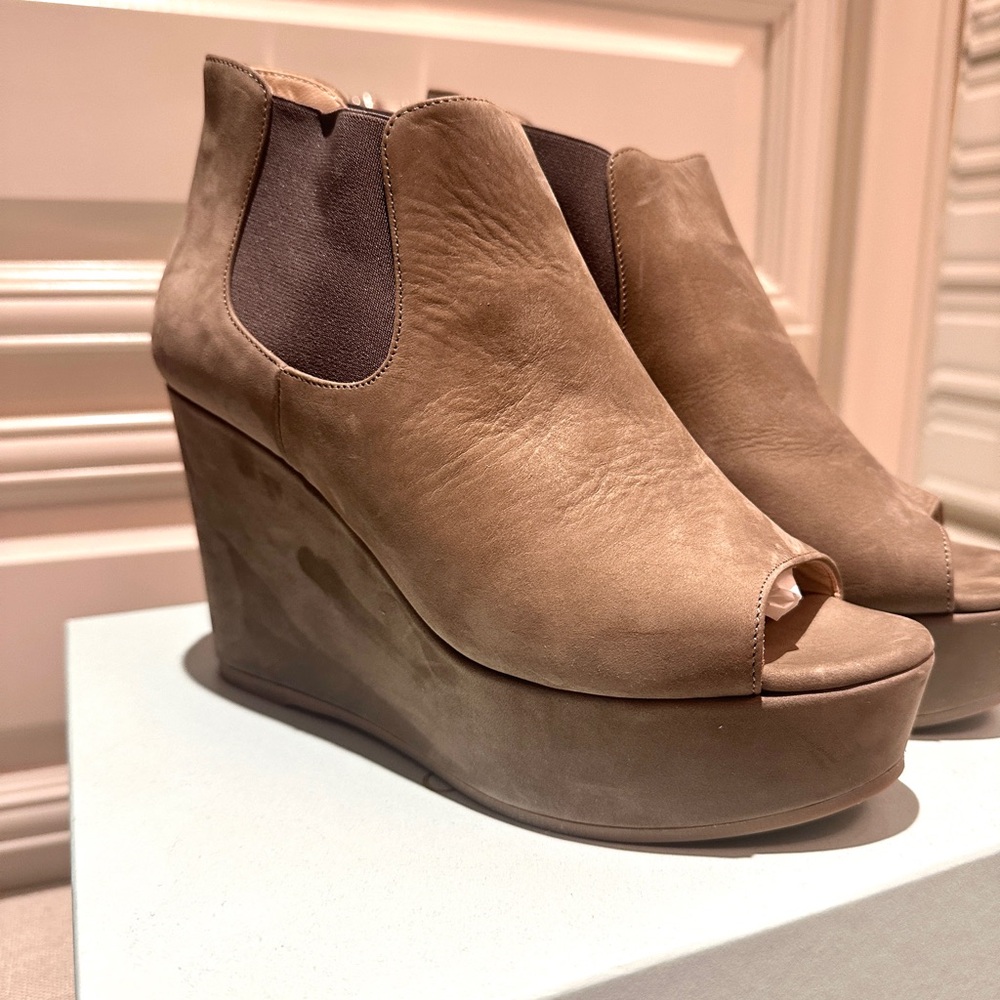 DEE KELLER Kristin Wedge Booties